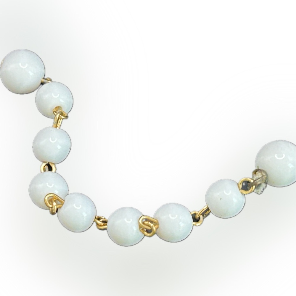 Vintage mid-century white graduated chunky beaded necklace made in Japan 14”+4” - Picture 10 of 12